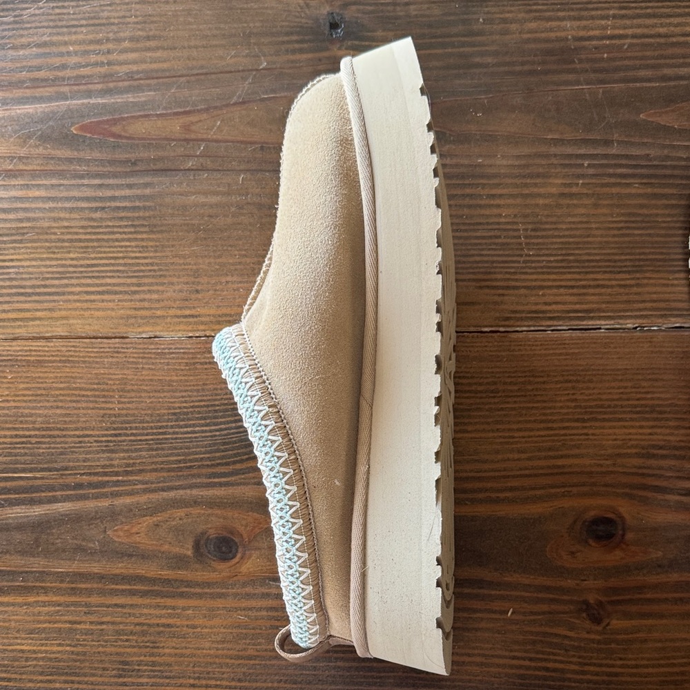 UGG Beige Slippers with Plush Lining - Picture 2 of 8